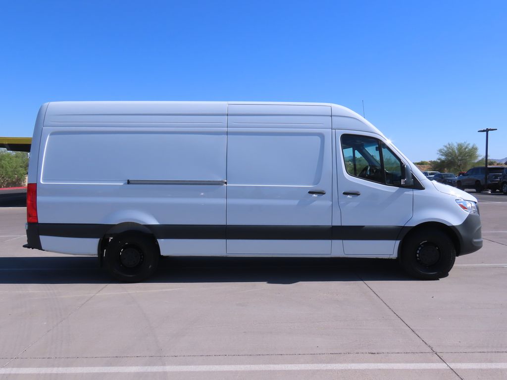 Thumbnail: 2025 Mercedes-Benz Sprinter - 4