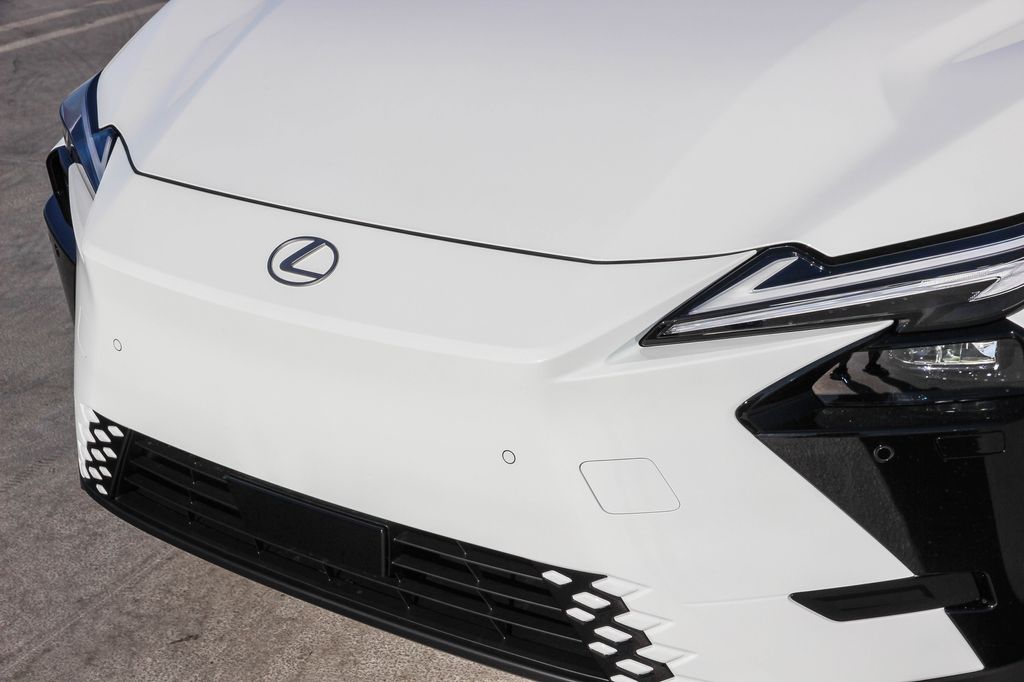 New 2026 White Lexus  image 9