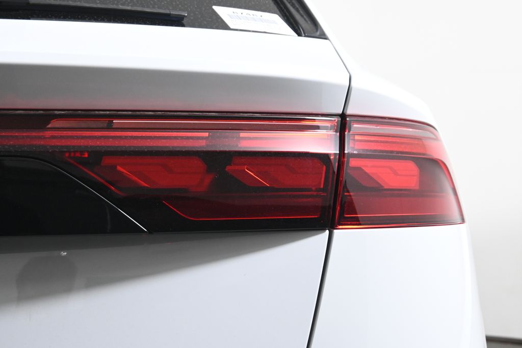 Thumbnail: 2026 Audi SQ8 - 13