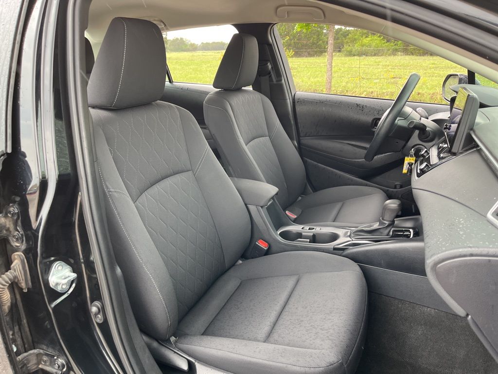 2023 Toyota Corolla LE 28