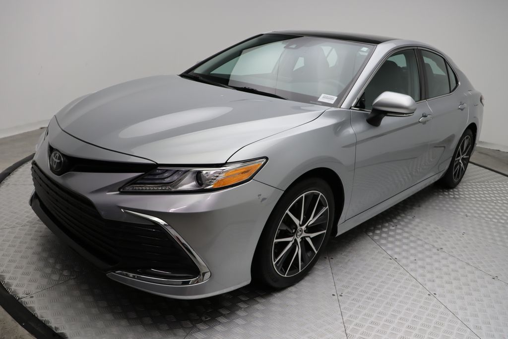 2021 Toyota Camry XLE 2