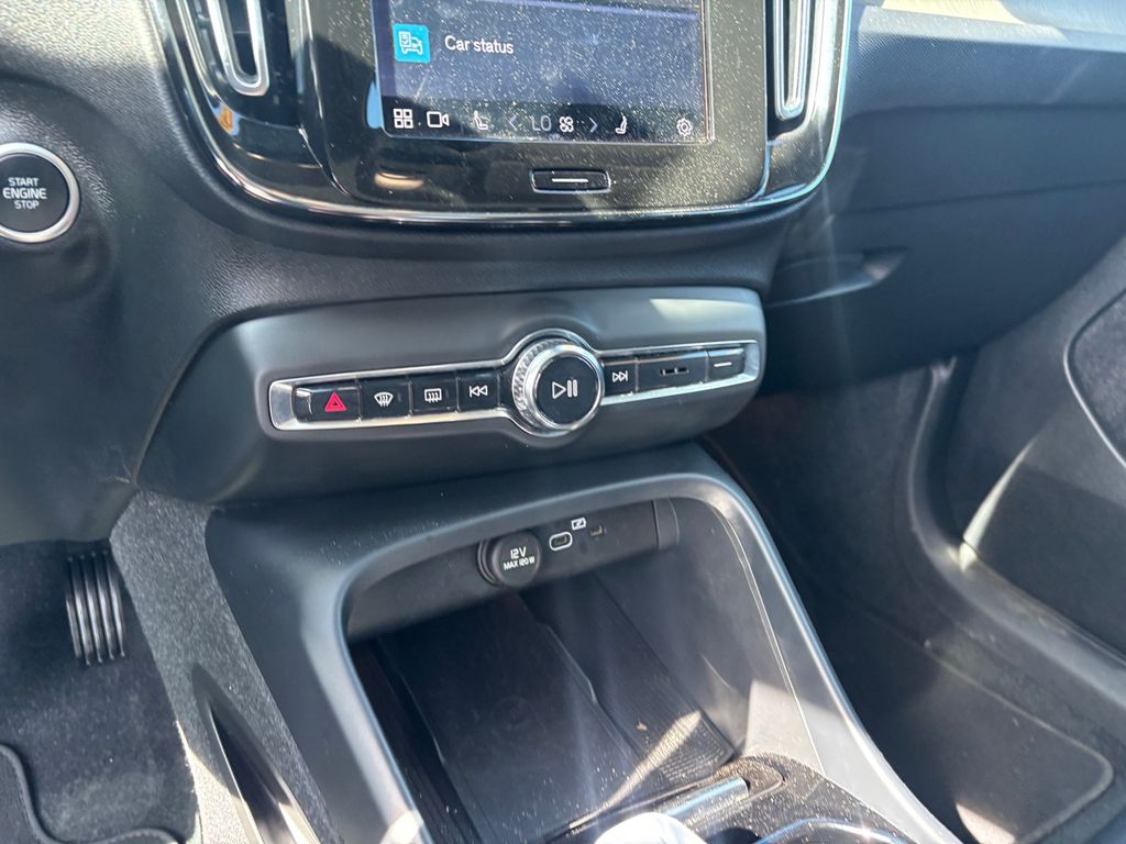 Used Car 2023 Volvo Xc40  B5 Plus Bright Theme For Sale Under $30,000 In Austin, Texas