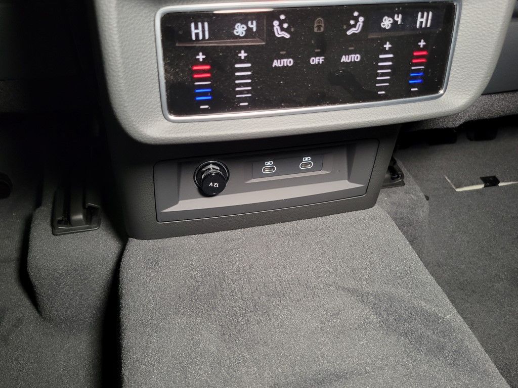 Thumbnail: 2026 Audi RS Q8 - 19