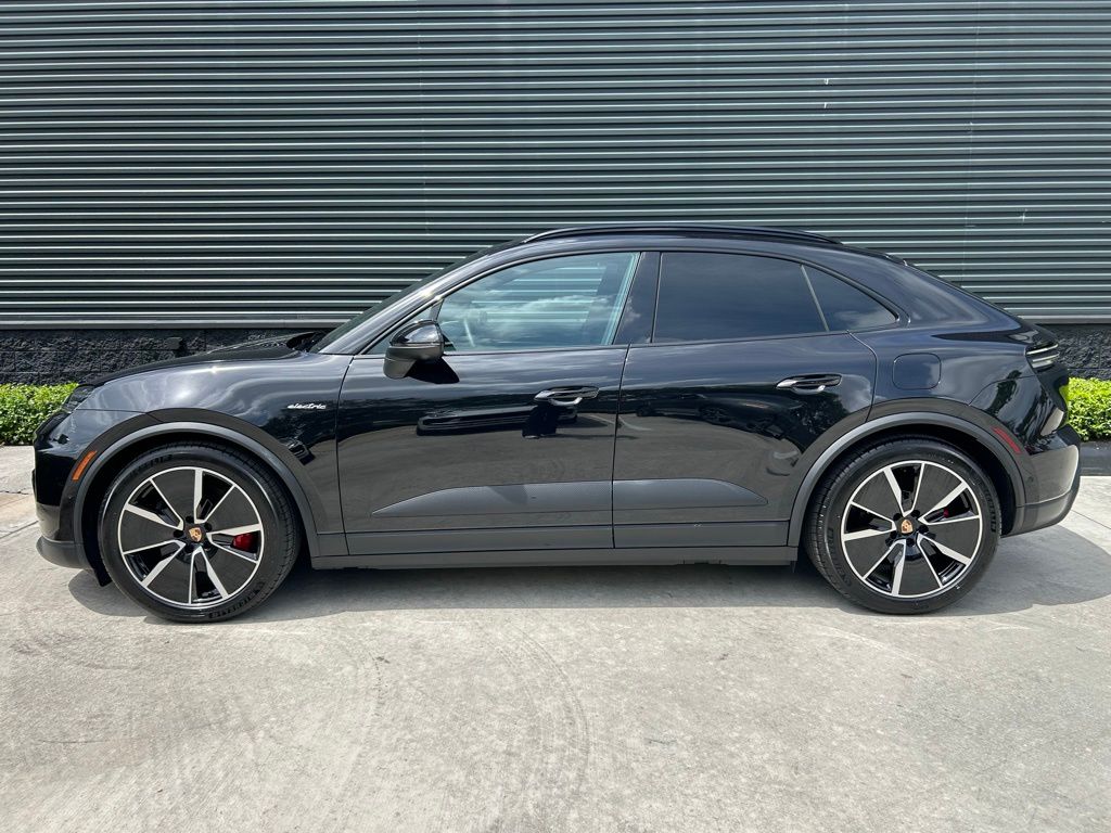 Thumbnail: 2025 Porsche Macan - 2
