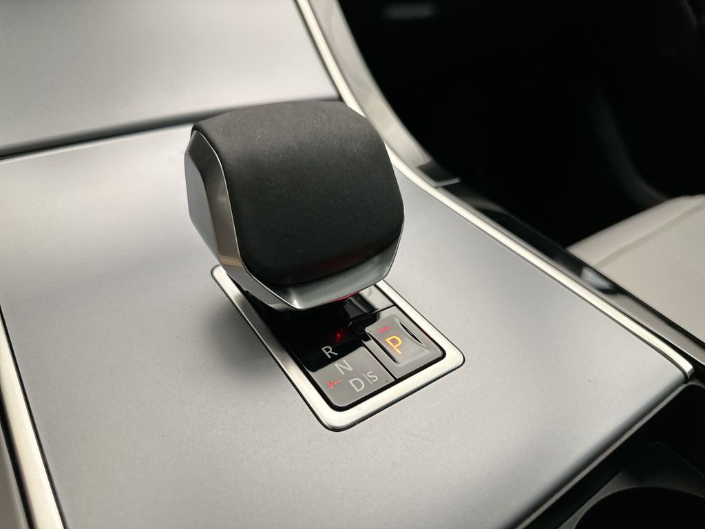 Thumbnail: 2025 Land Rover Range Rover Velar - 12
