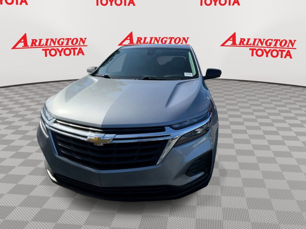 View vehicle photo 4