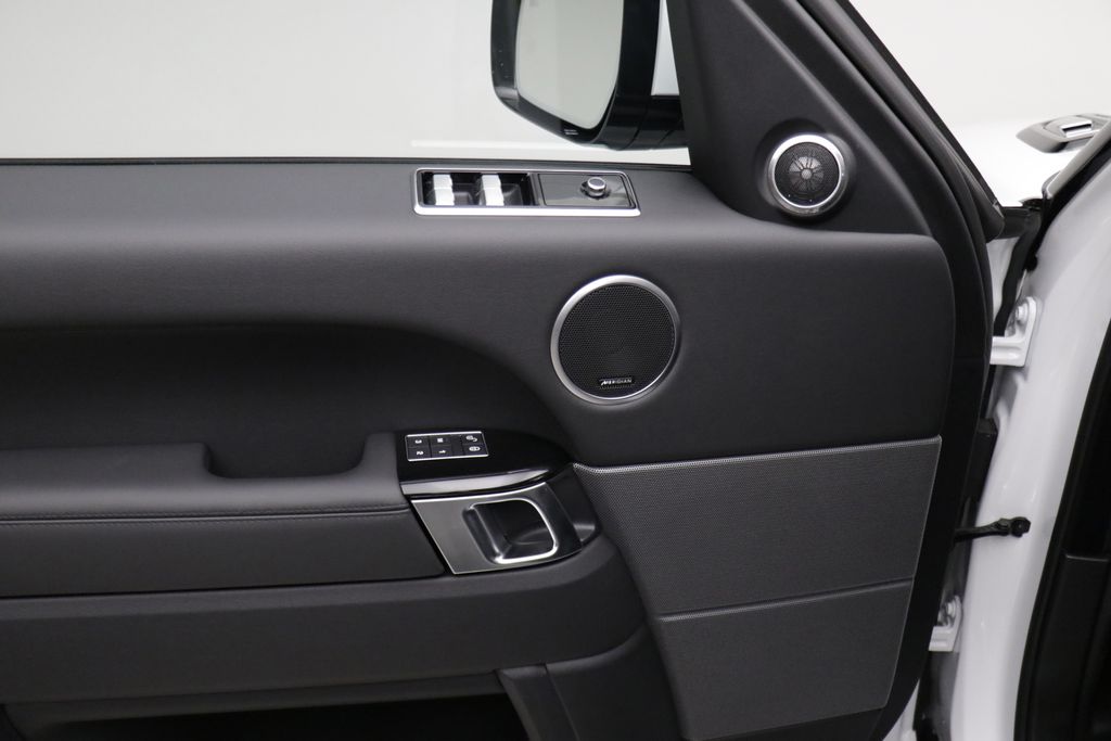 Thumbnail: 2020 Land Rover Range Rover Sport - 17