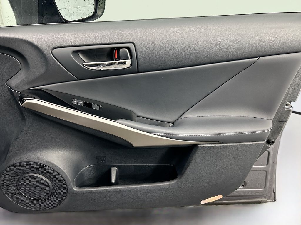 Thumbnail: 2016 Lexus IS - 23