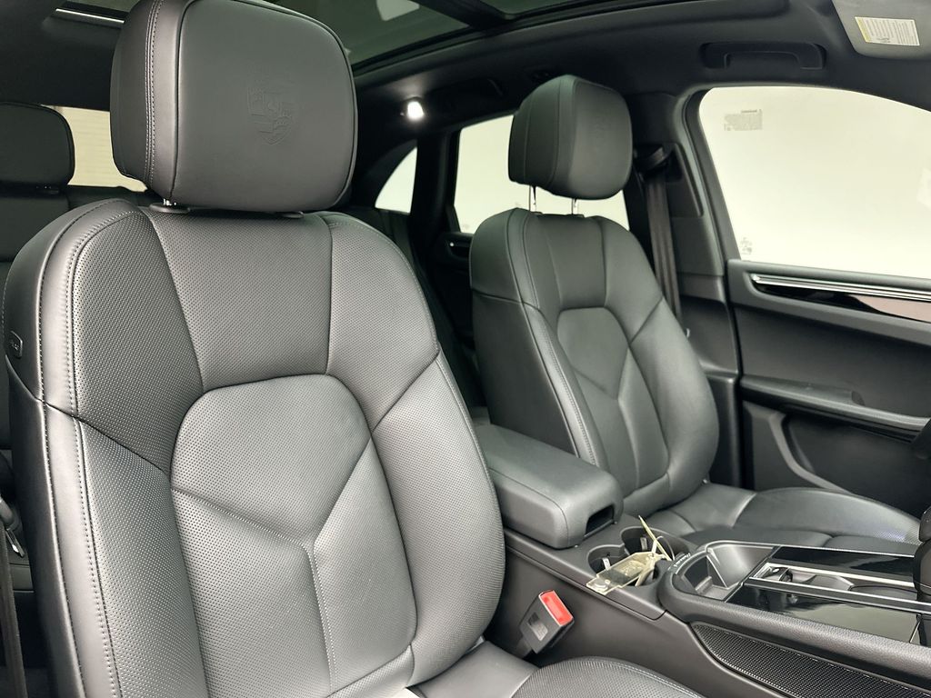 Thumbnail: 2024 Porsche Macan - 6