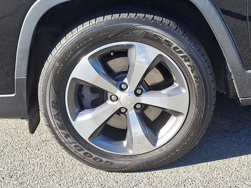 Thumbnail: 2019 Jeep Cherokee - 8