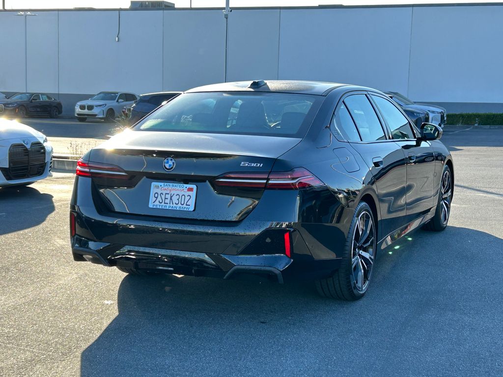 Thumbnail: 2025 BMW 5 Series - 5