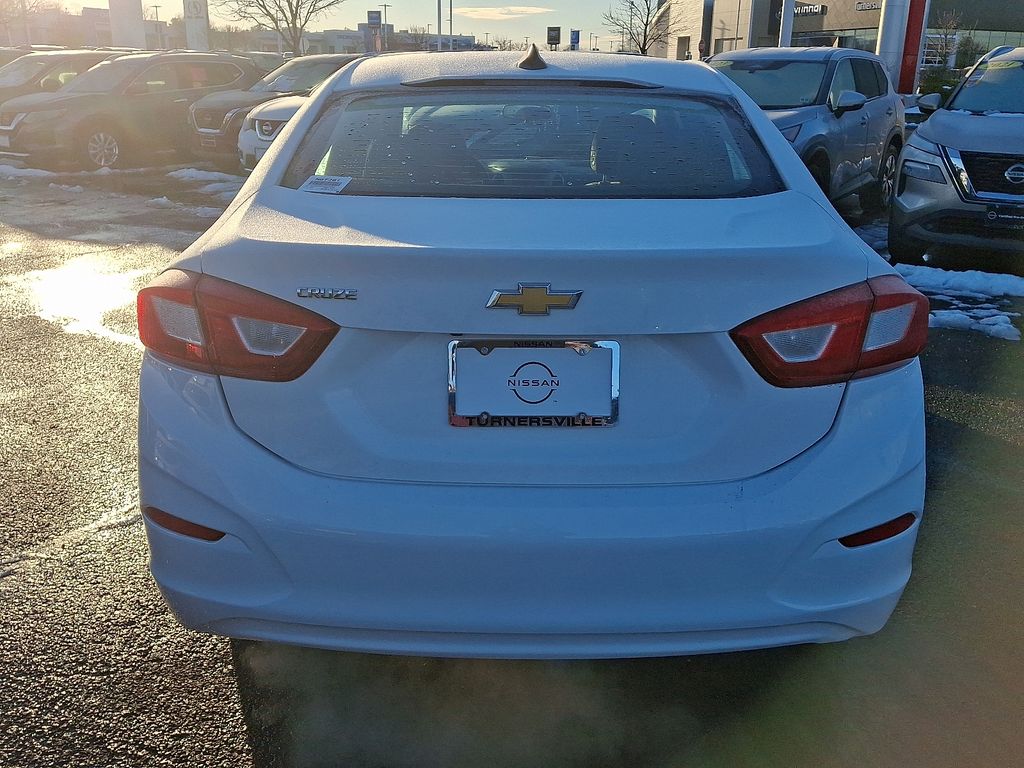 Thumbnail: 2017 Chevrolet Cruze - 5