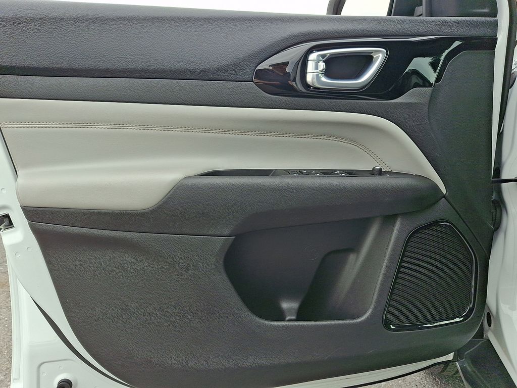 2025 Jeep Compass Limited White at Bob Ruth Ford