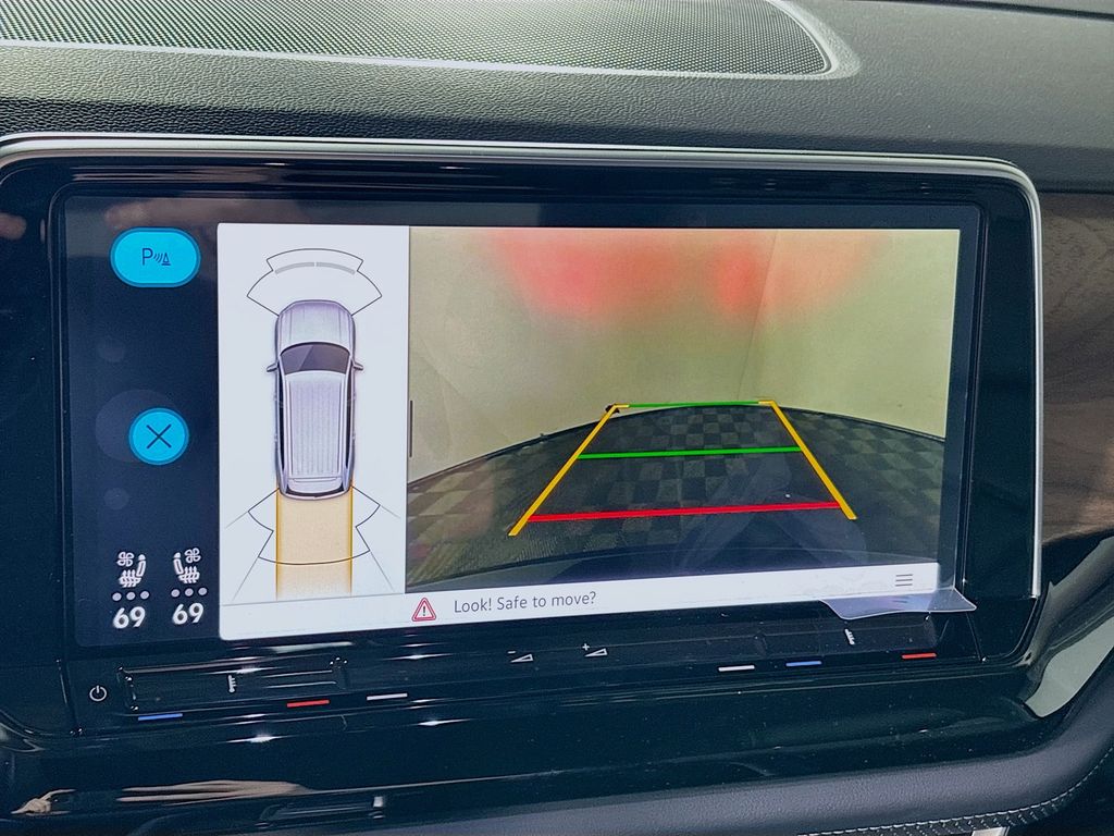 2025 Volkswagen Atlas 2.0T SE w/Technology