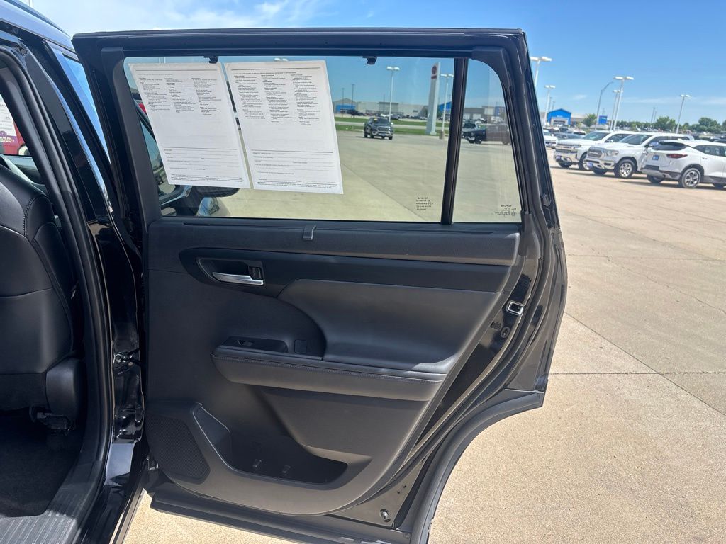 Used 2025 Toyota Highlander SUV