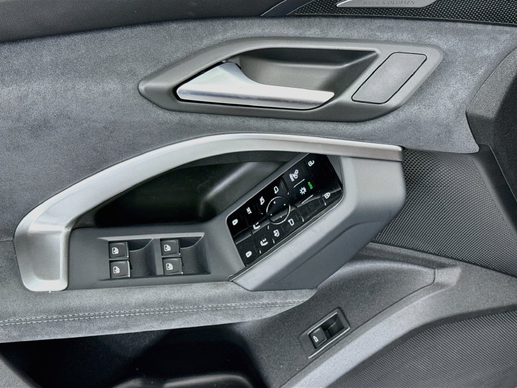 Thumbnail: 2026 Audi SQ5 - 22