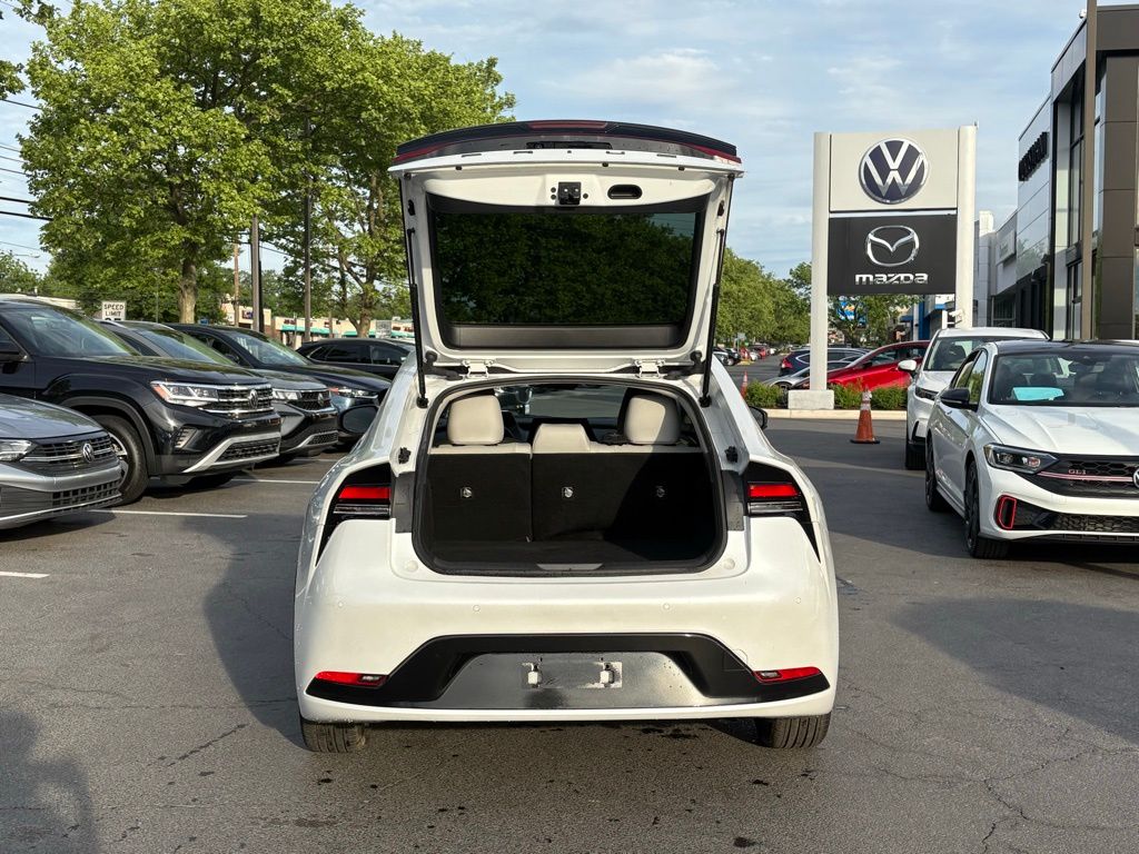 2023 Toyota Prius XLE photo