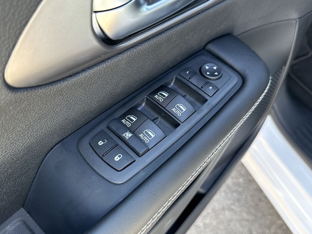 2026 Chrysler Voyager LX - 11