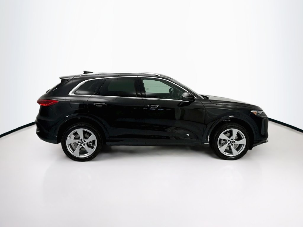 Thumbnail: 2026 Audi Q5 - 4