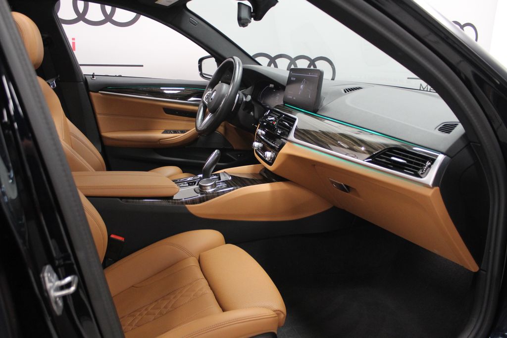 Thumbnail: 2023 BMW 5 Series - 25