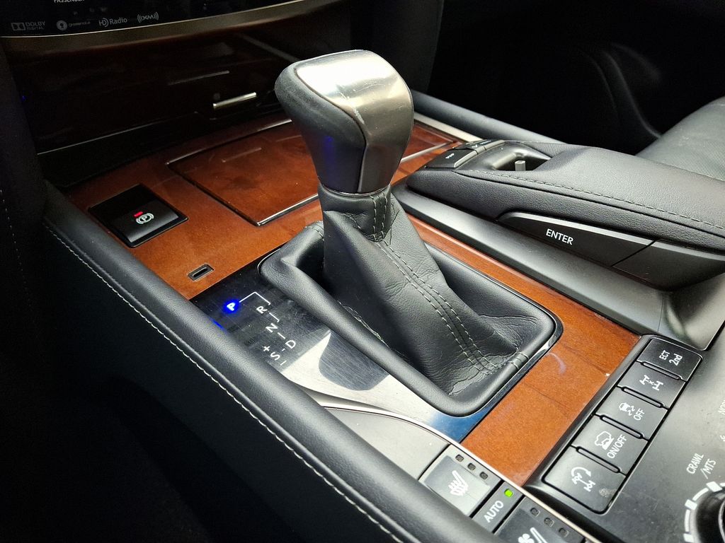 2019 Lexus LX 570 16