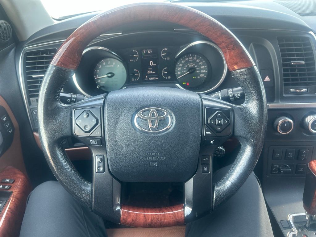 Used 2018 White Toyota Platinum image 15