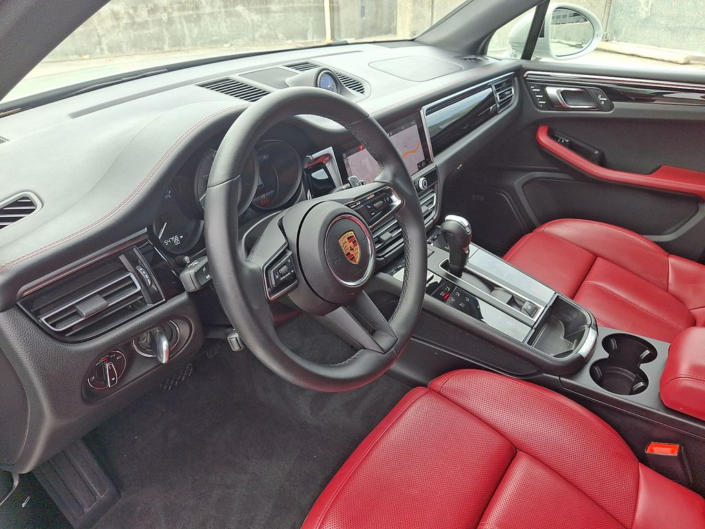 Thumbnail: 2023 Porsche Macan - 5