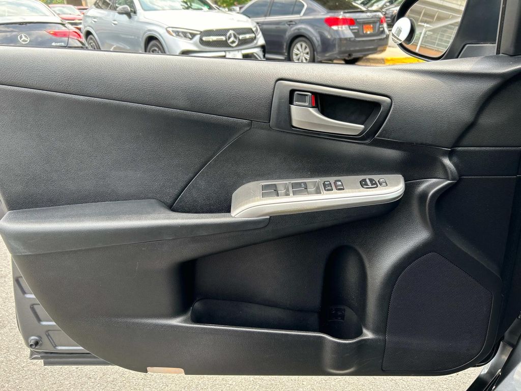 Thumbnail: 2012 Toyota Camry - 14