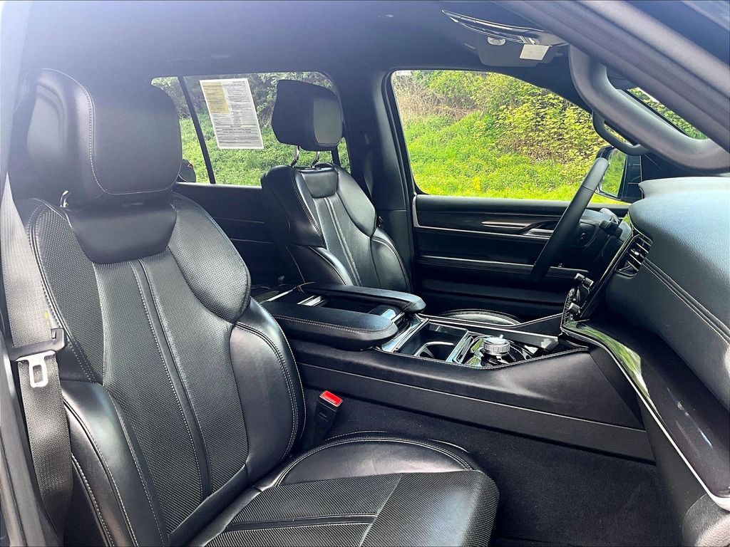 2024 Jeep Wagoneer L — photo 11