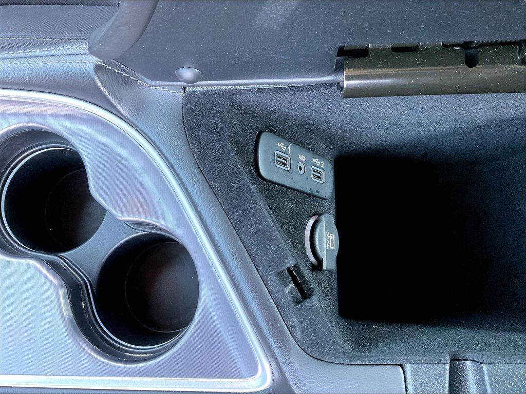 2019 Dodge Challenger — photo 12