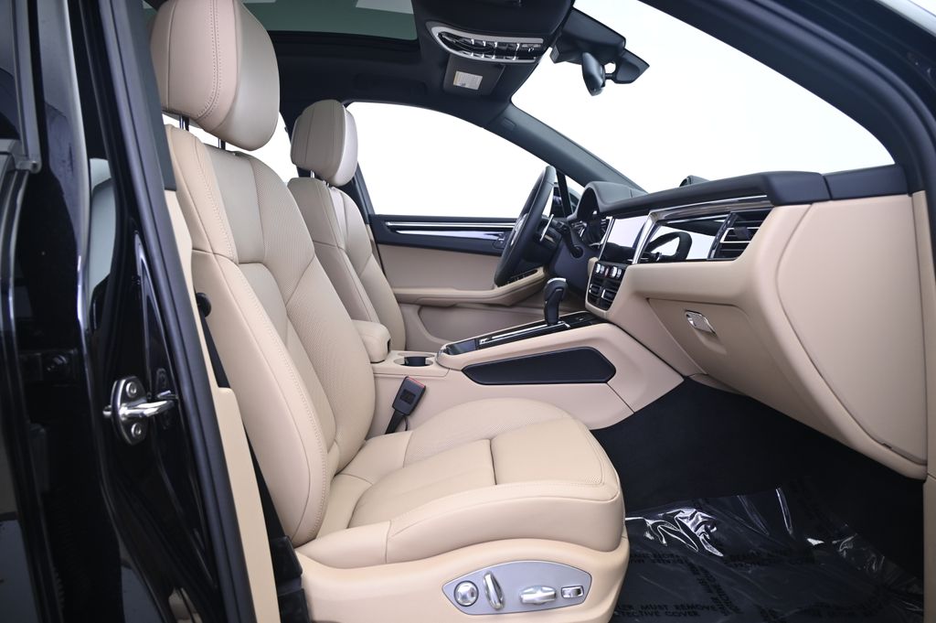 Thumbnail: 2025 Porsche Macan - 23