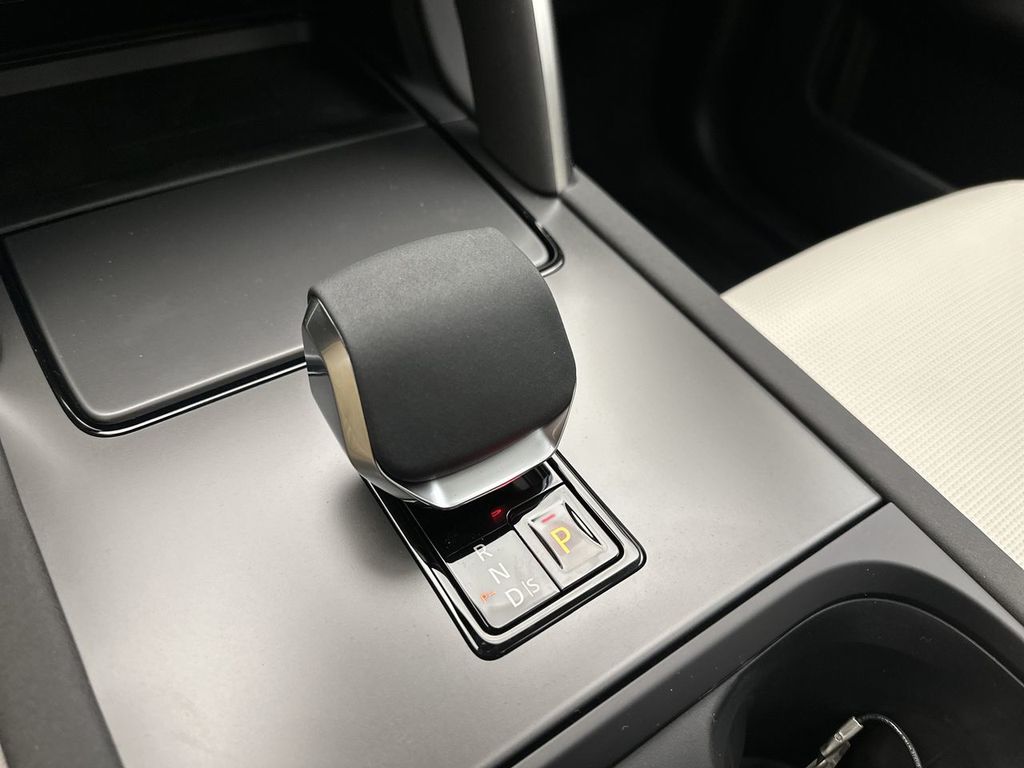 2024 Land Rover Discovery Sport S 15
