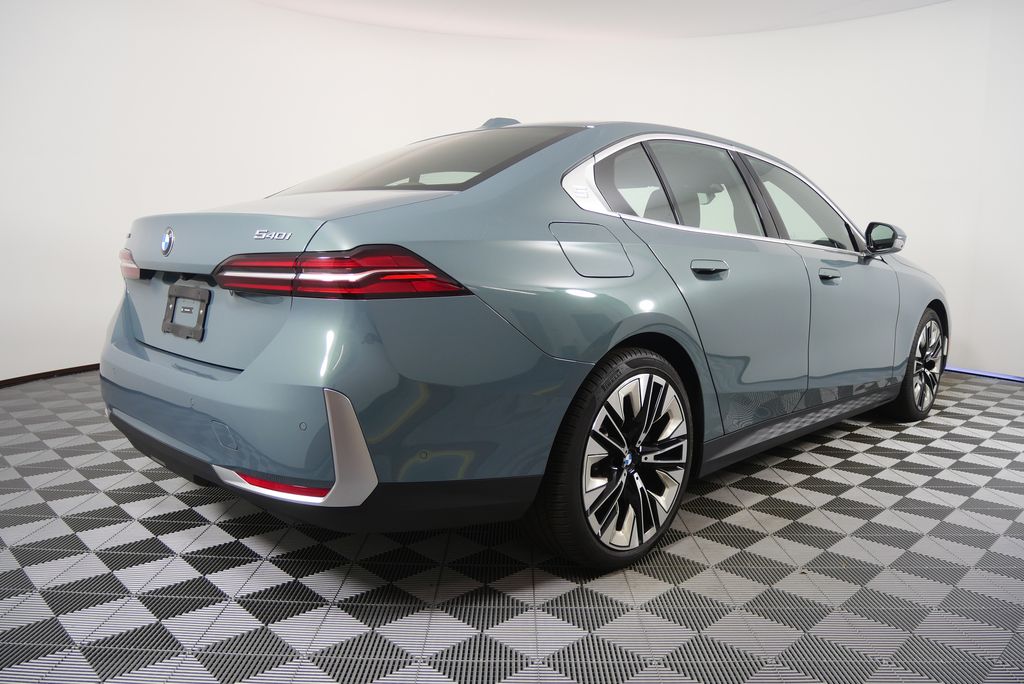 Thumbnail: 2025 BMW 5 Series - 3