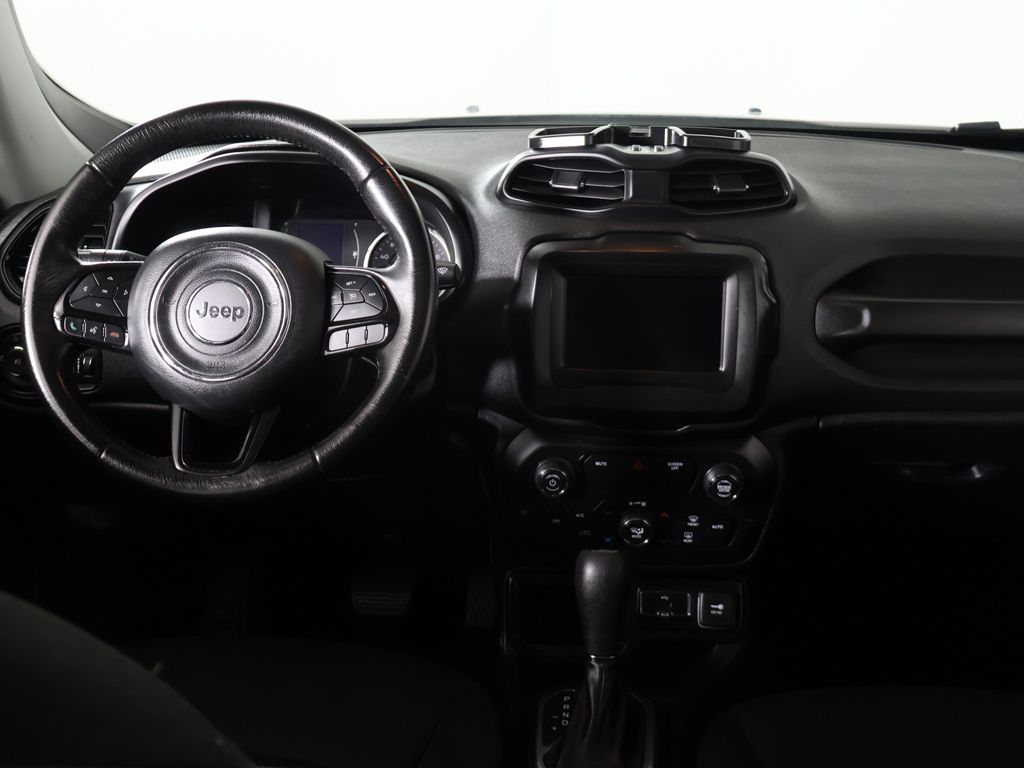 Used 2018 White Jeep Latitude image 28