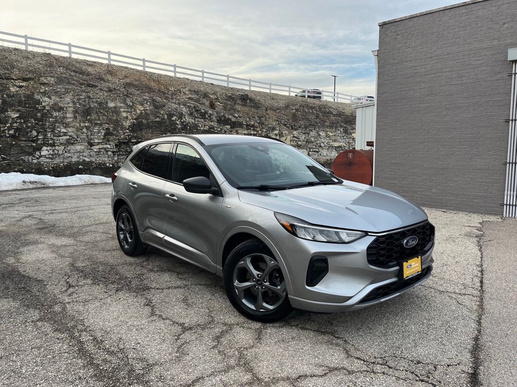 Iconic Silver Metallic 2023 Ford Escape ST-Line FWD SUV / Crossover Front-Wheel Drive 8-Speed Automatic