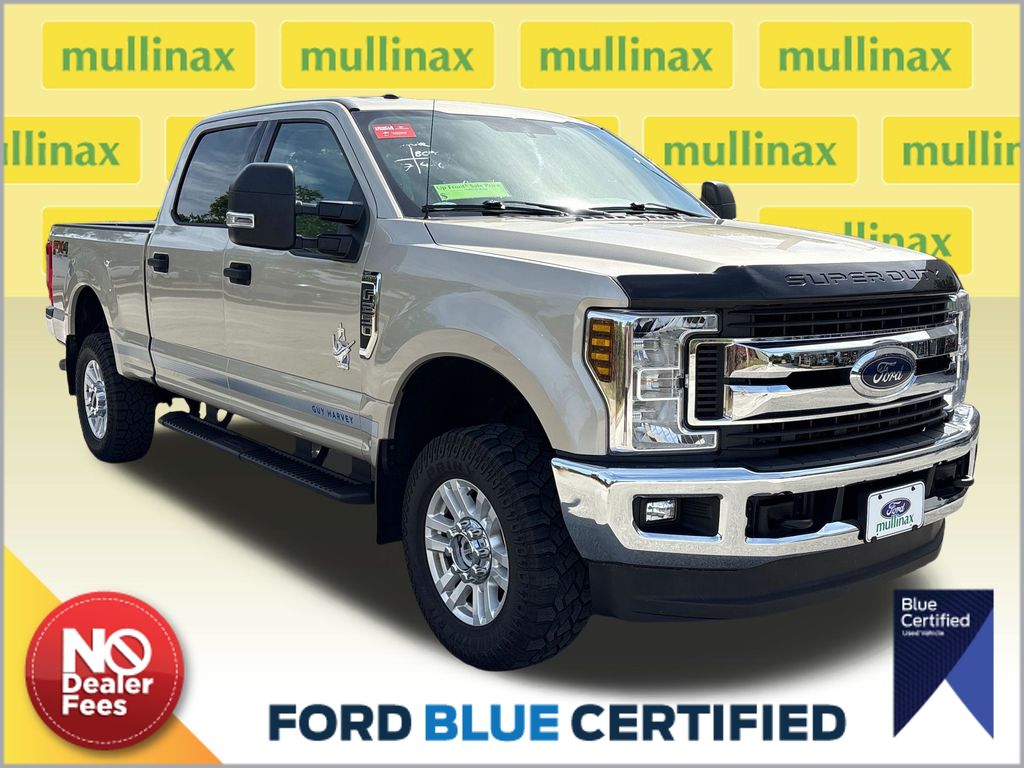 White Gold Metallic 2018 Ford F-250 Super Duty XLT Crew Cab 4WD Pickup Truck Four-Wheel Drive 6-Speed Automatic