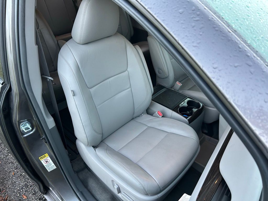 Thumbnail: 2017 Toyota Sienna - 17
