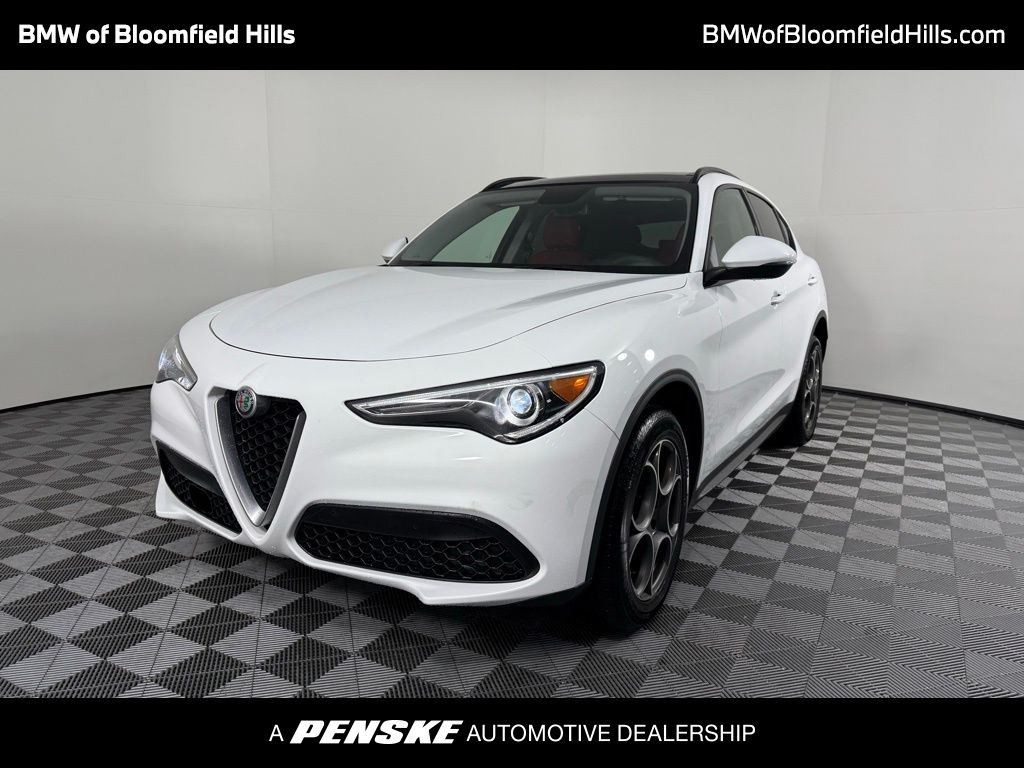 2018 Alfa Romeo Stelvio Base Hero Image