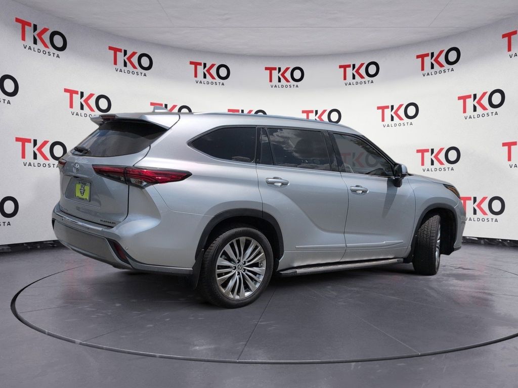 Used 2023 Toyota Highlander SUV