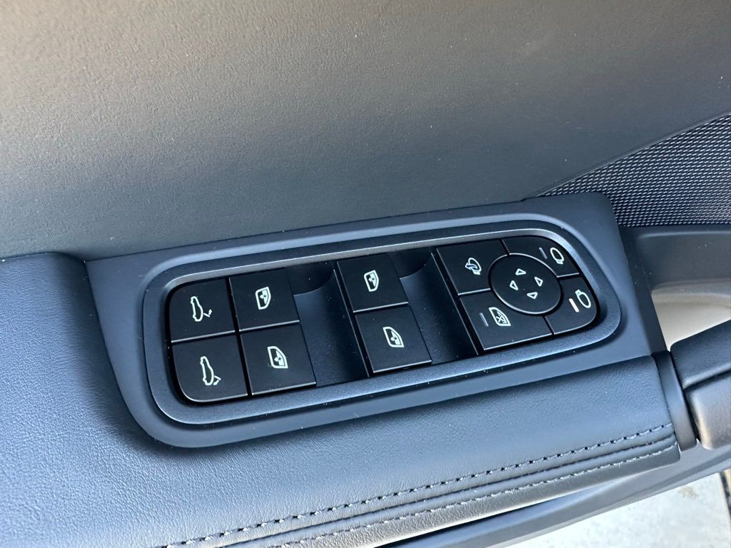 Thumbnail: 2026 Porsche Cayenne - 20