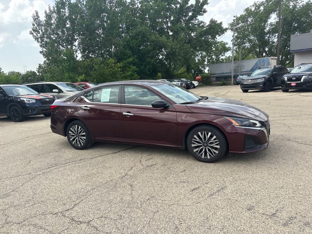 Garnet Pearl Metallic 2025 Nissan Altima Sedan Front-Wheel Drive Continuously Variable Transmission
