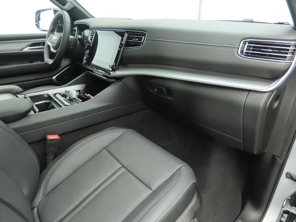 Thumbnail: 2024 Jeep Wagoneer - 18