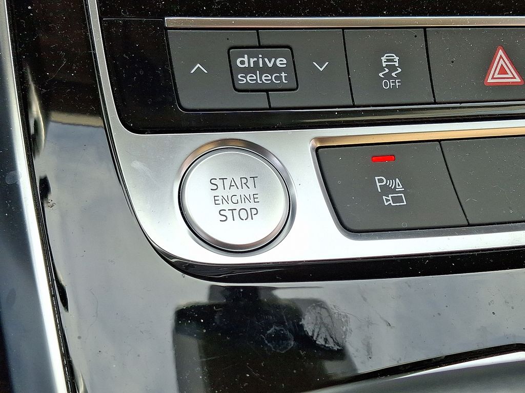 Thumbnail: 2020 Audi Q8 - 23