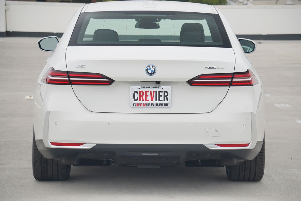 Thumbnail: 2026 BMW i5 - 6