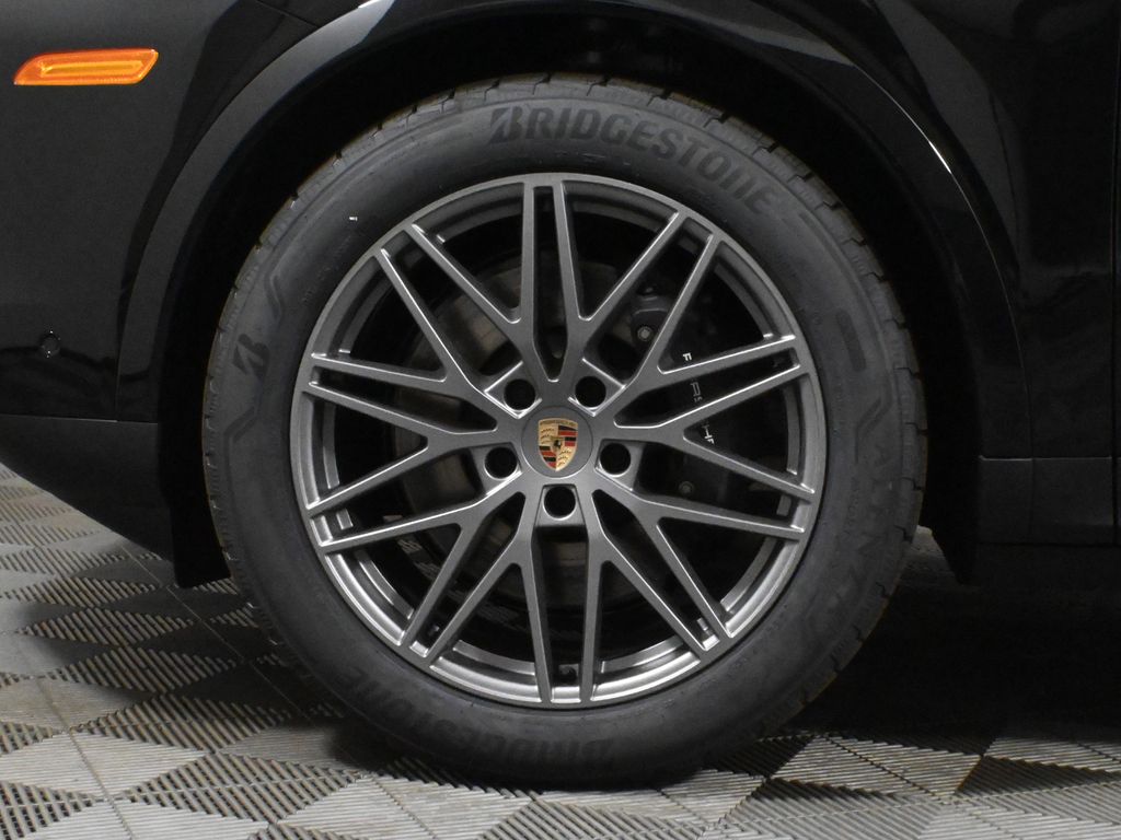 Thumbnail: 2025 Porsche  - 13