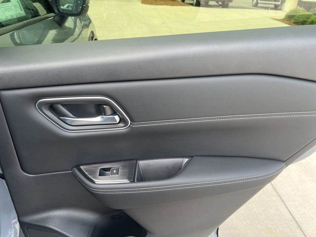 2025 Boulder Gray Pearl Nissan Rogue Platinum FWD SUV