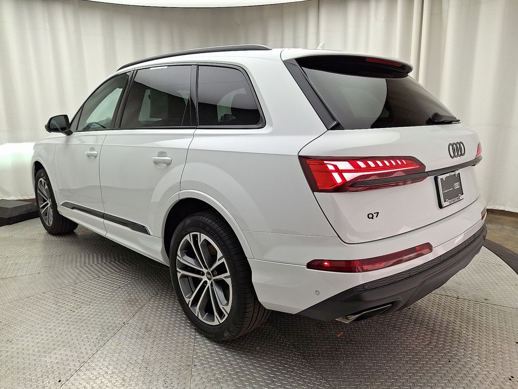 Thumbnail: 2025 Audi Q7 - 6