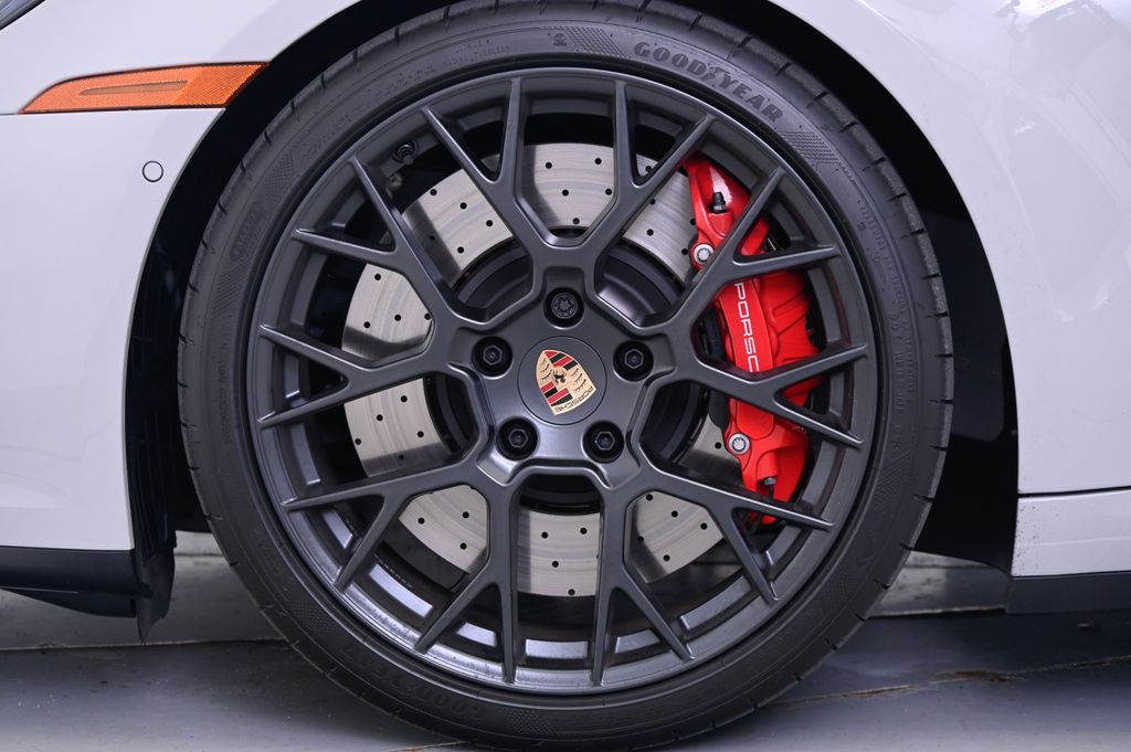 Thumbnail: 2026 Porsche 911 - 14