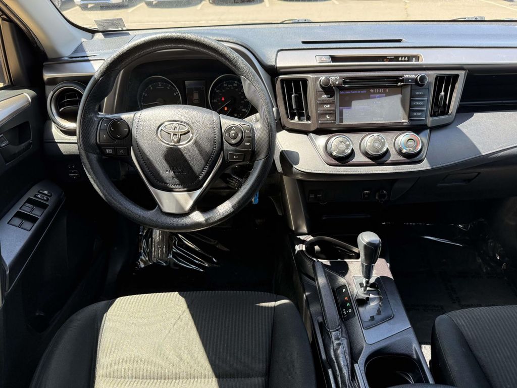 2018 Toyota RAV4 LE - Photo 17