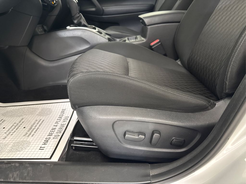 2019 Nissan Rogue SV - Photo 31